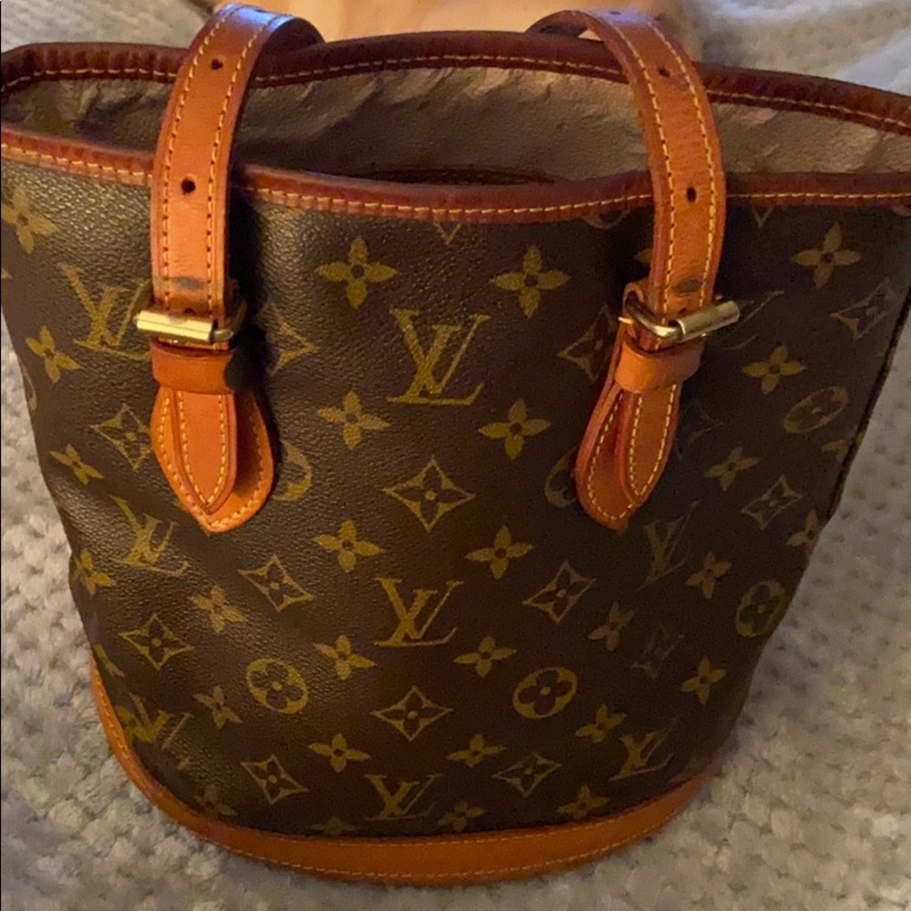 COPY - Authentic Louis Vuitton purse gently used
